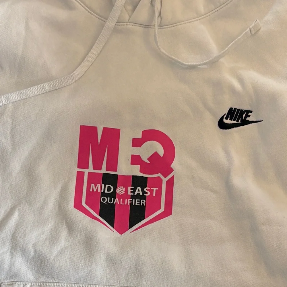 Nike White Mideast Qualifier Hoodie with Black and Pink Logo Volleyball Size XL‎